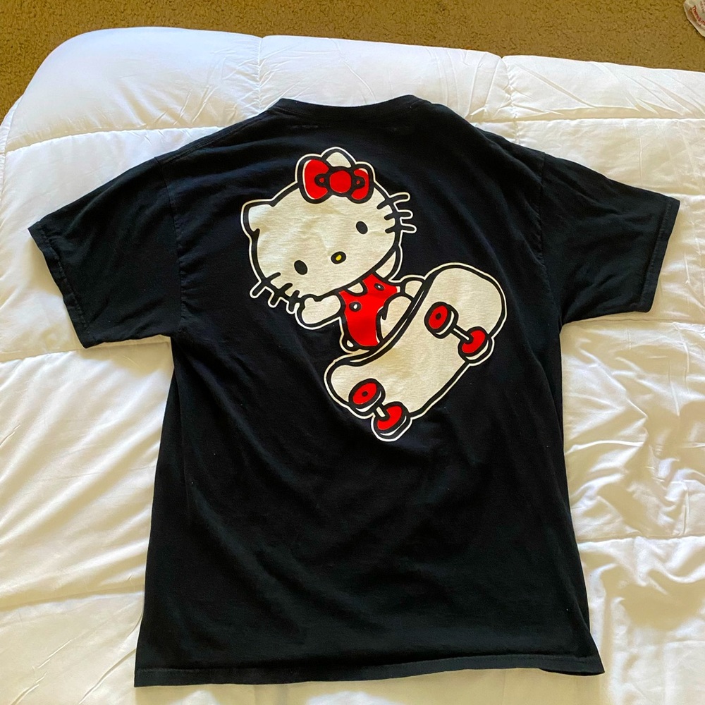 size large hello kitty graphic tee